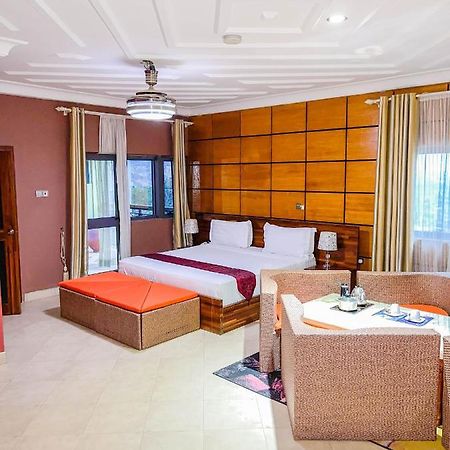 Triple Hill Hotel Weija Екстер'єр фото