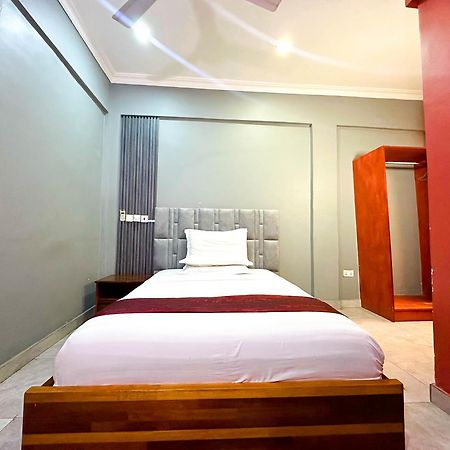 Triple Hill Hotel Weija Екстер'єр фото