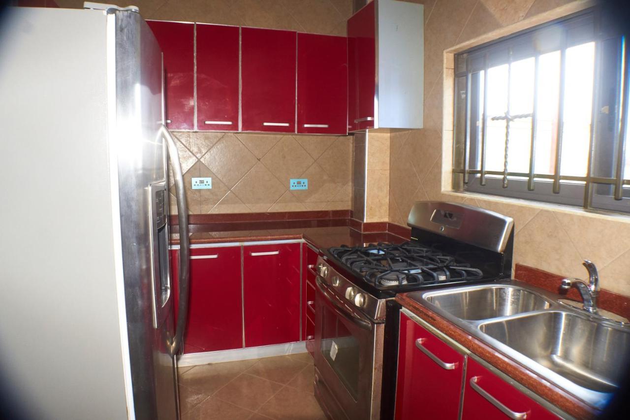 Triple Hill Hotel Weija Екстер'єр фото