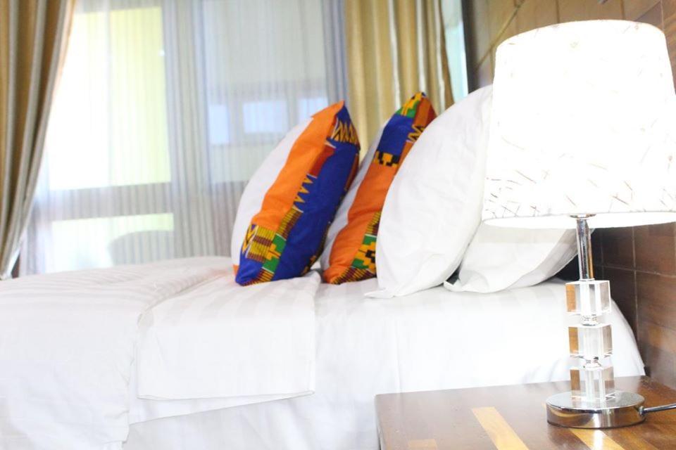 Triple Hill Hotel Weija Екстер'єр фото