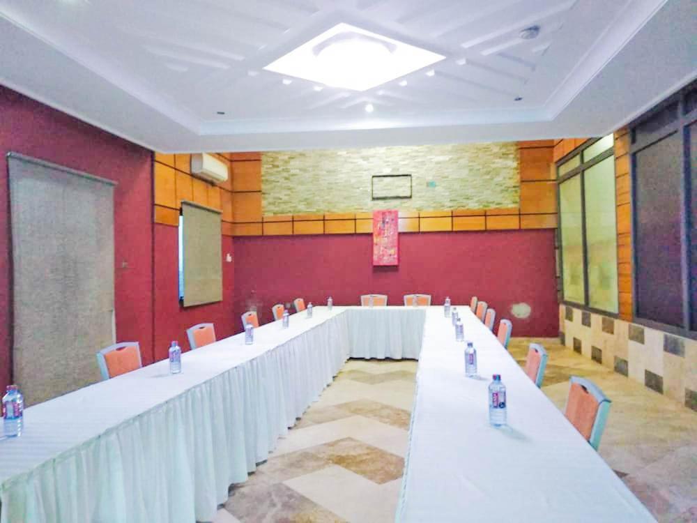 Triple Hill Hotel Weija Екстер'єр фото