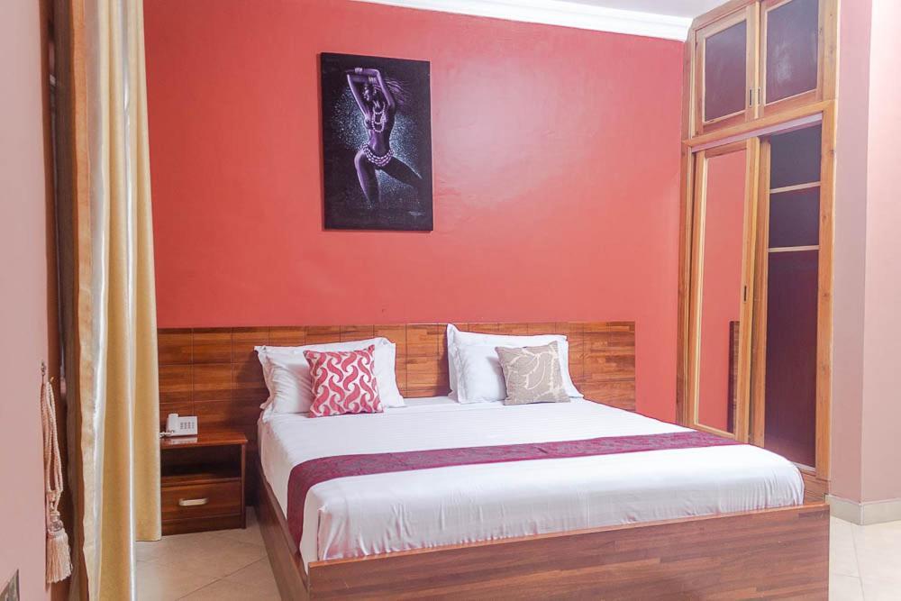 Triple Hill Hotel Weija Екстер'єр фото
