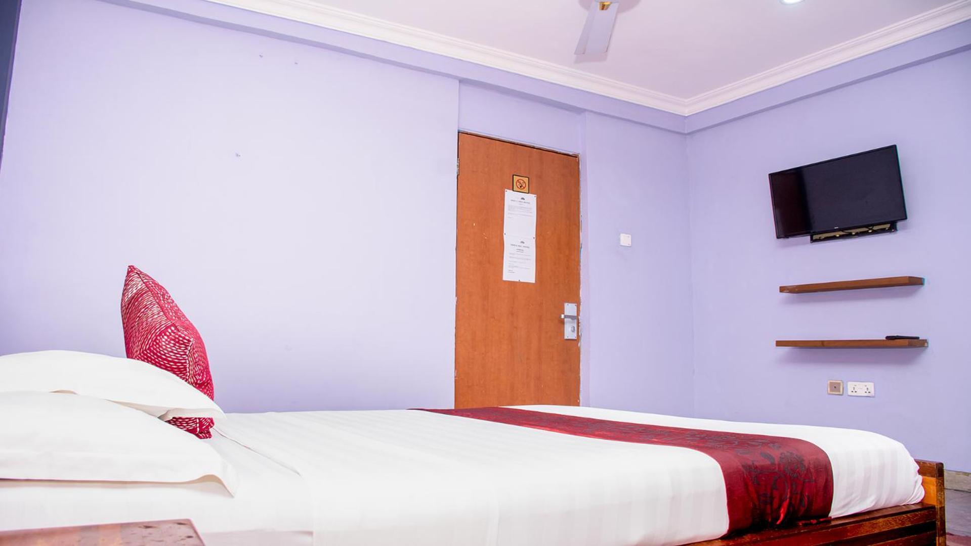 Triple Hill Hotel Weija Екстер'єр фото