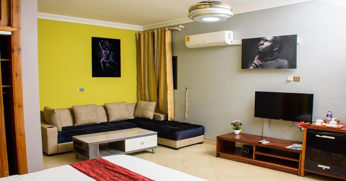 Triple Hill Hotel Weija Екстер'єр фото