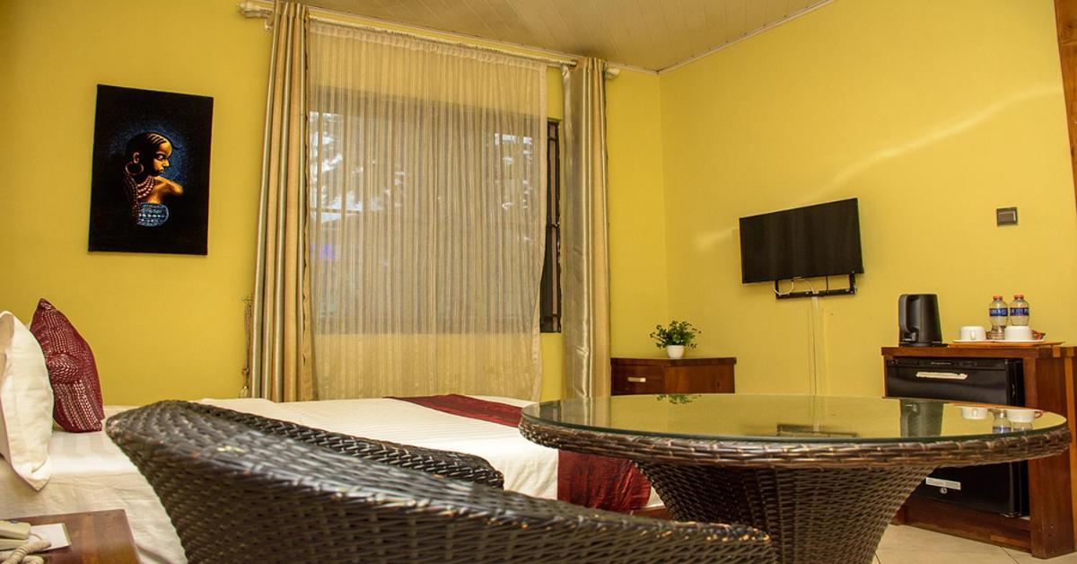 Triple Hill Hotel Weija Екстер'єр фото
