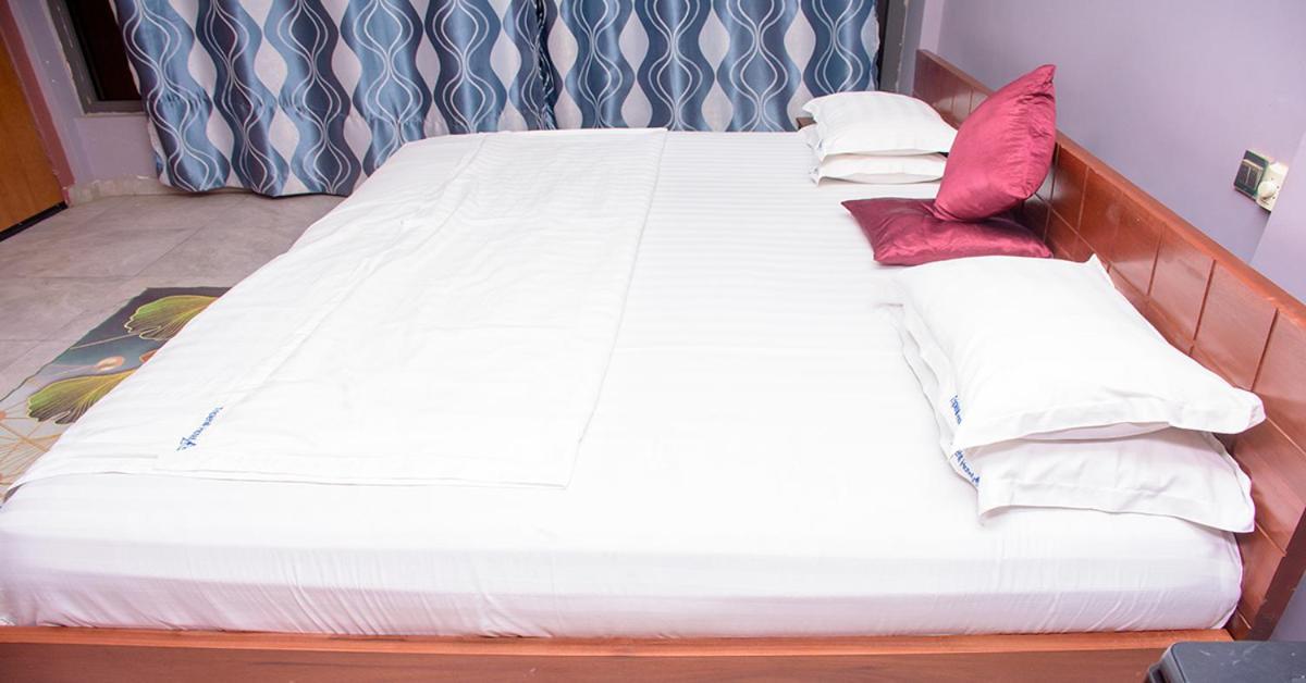 Triple Hill Hotel Weija Екстер'єр фото