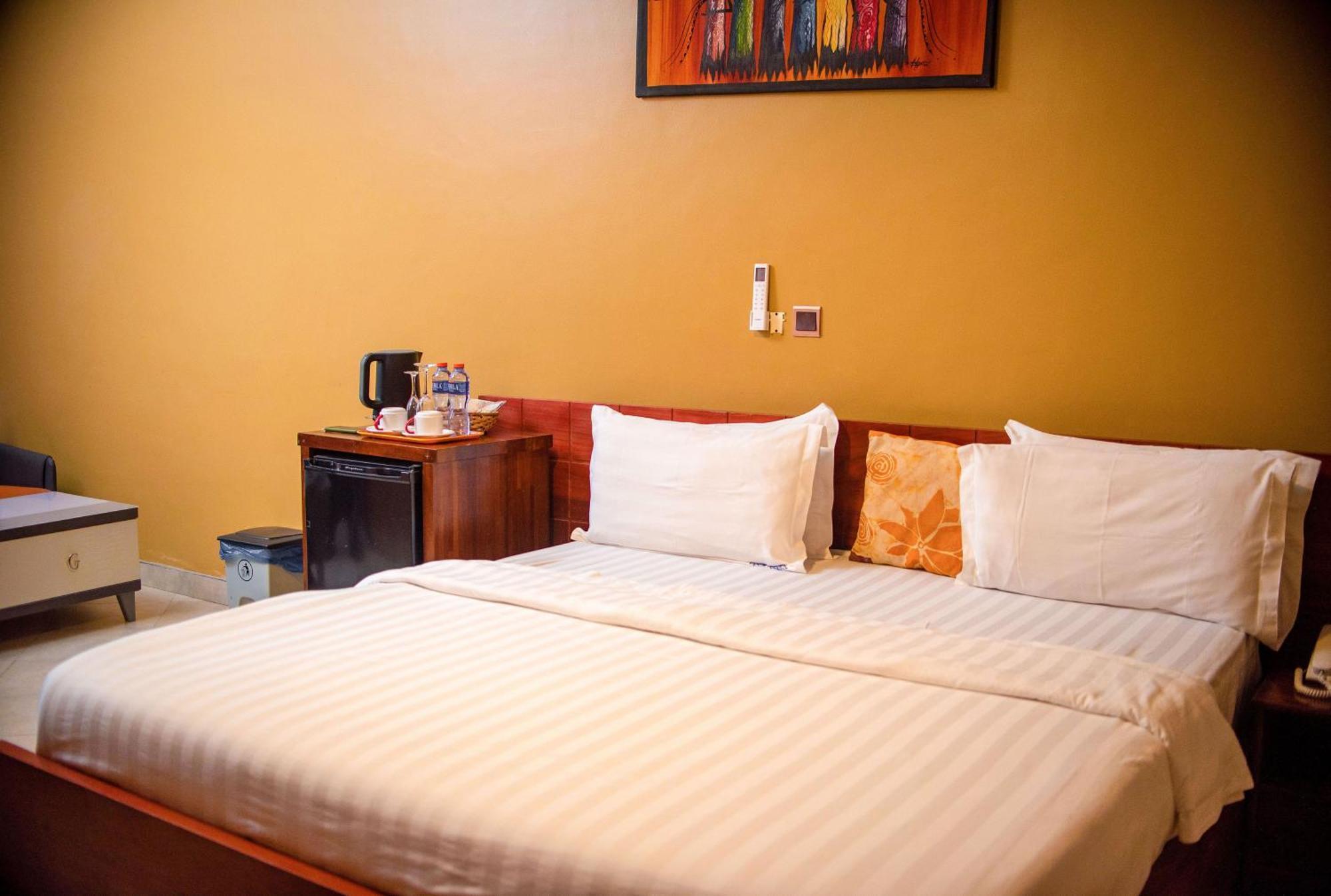 Triple Hill Hotel Weija Екстер'єр фото