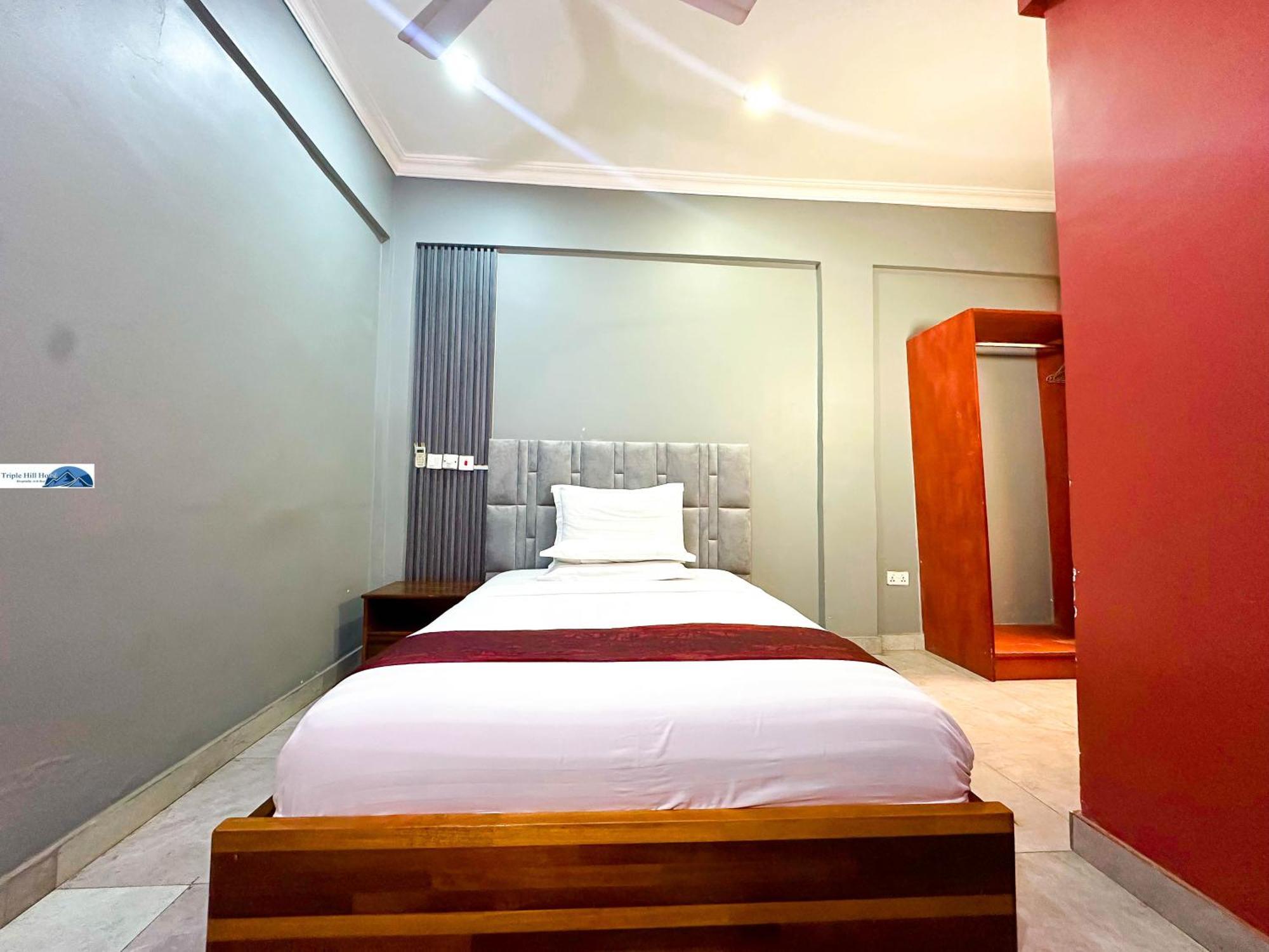 Triple Hill Hotel Weija Екстер'єр фото