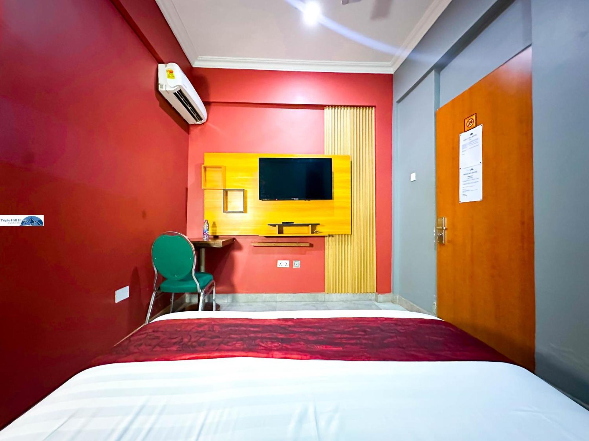 Triple Hill Hotel Weija Екстер'єр фото