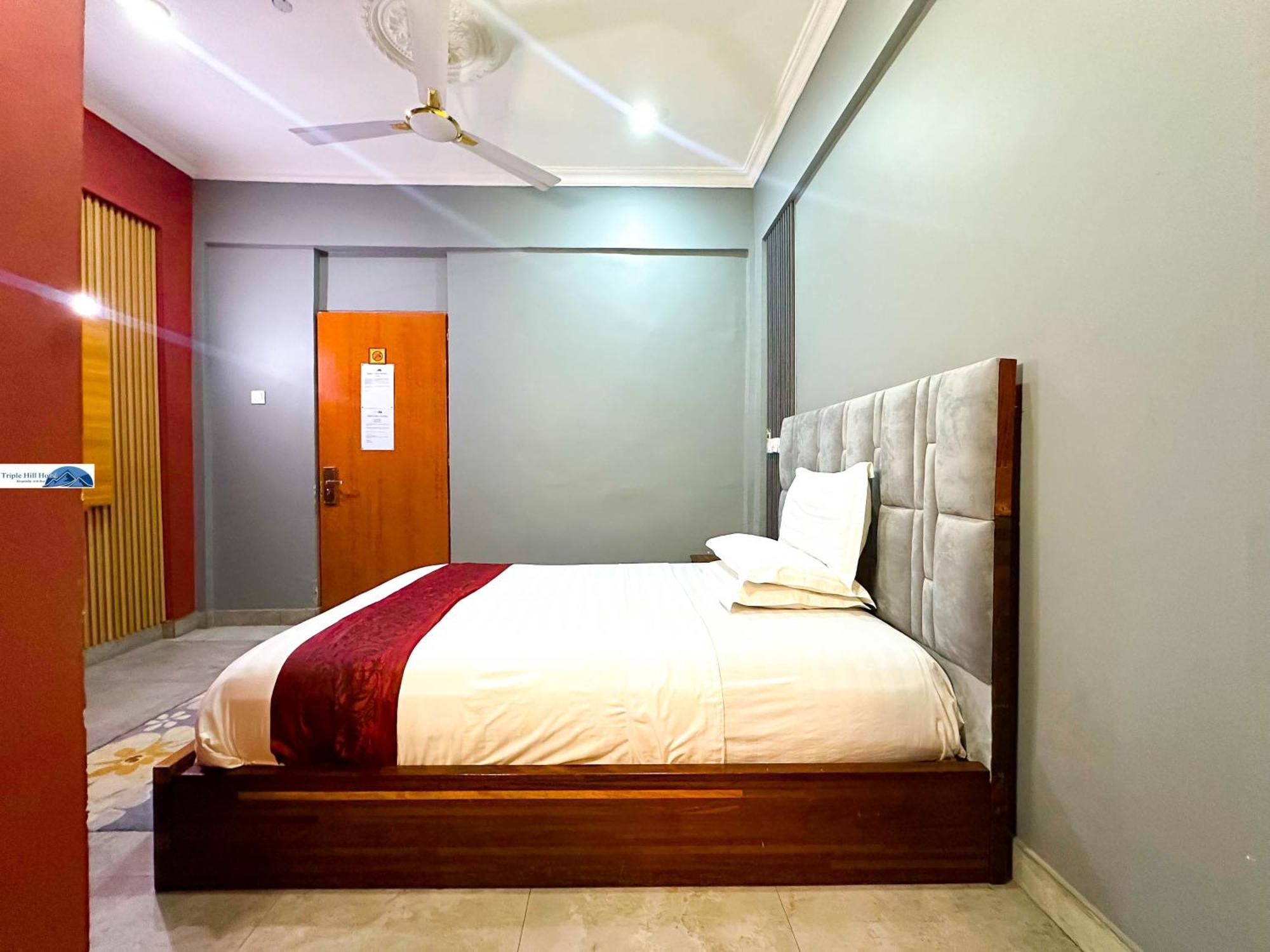 Triple Hill Hotel Weija Екстер'єр фото